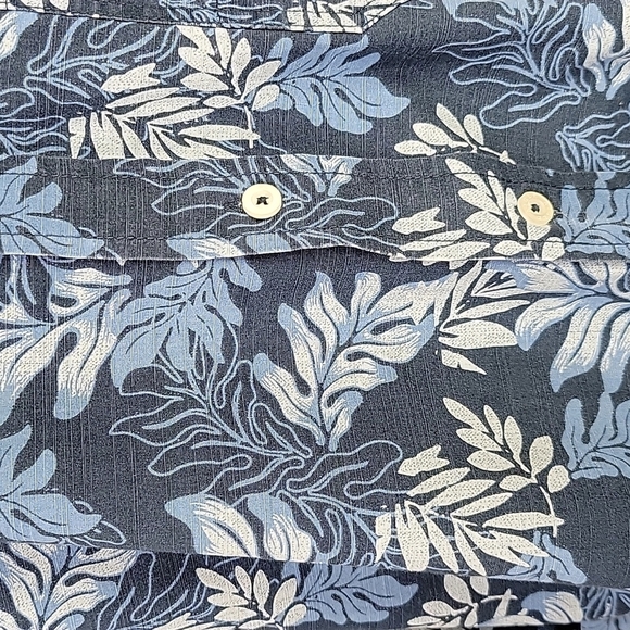 AIGLE‎ Blue and White Floral Hawaiian Shirt Size XL - Picture 4 of 7